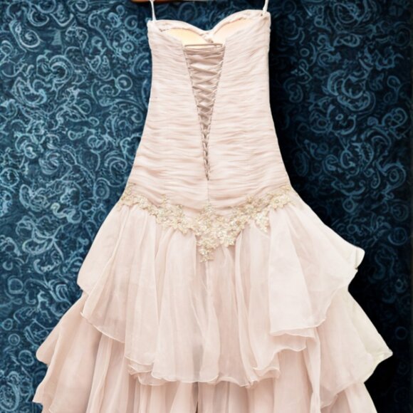 💫 Sottero & Midgley Couture Wedding Gown | Size 8 | Tiered Organza Corset-Back - Picture 2 of 7